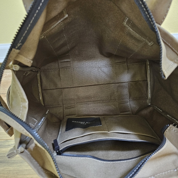 🎉HOST PICK🎉 Marc Jacobs The Canvas Large Tote - Picture 9 of 17